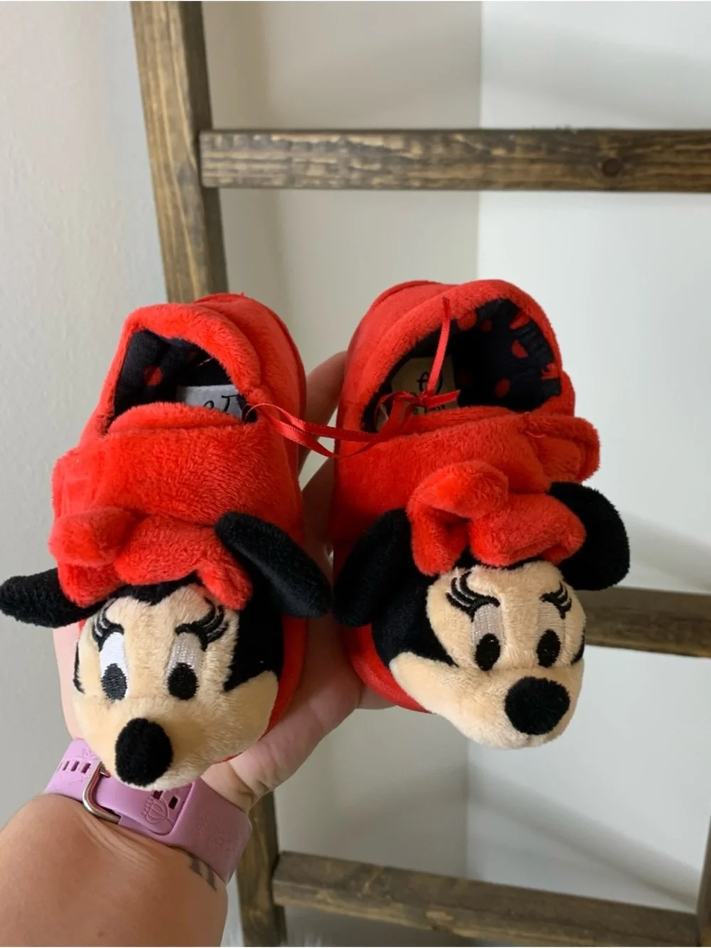 Disney Minnie Mouse Red Plush Slippers Size 5